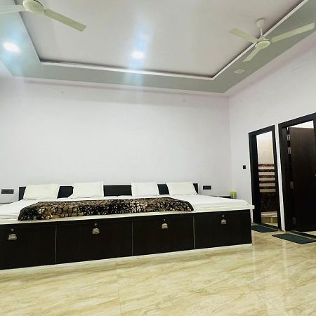 Hotel Rudra Residency Near Railway Station Mathura Eksteriør bilde