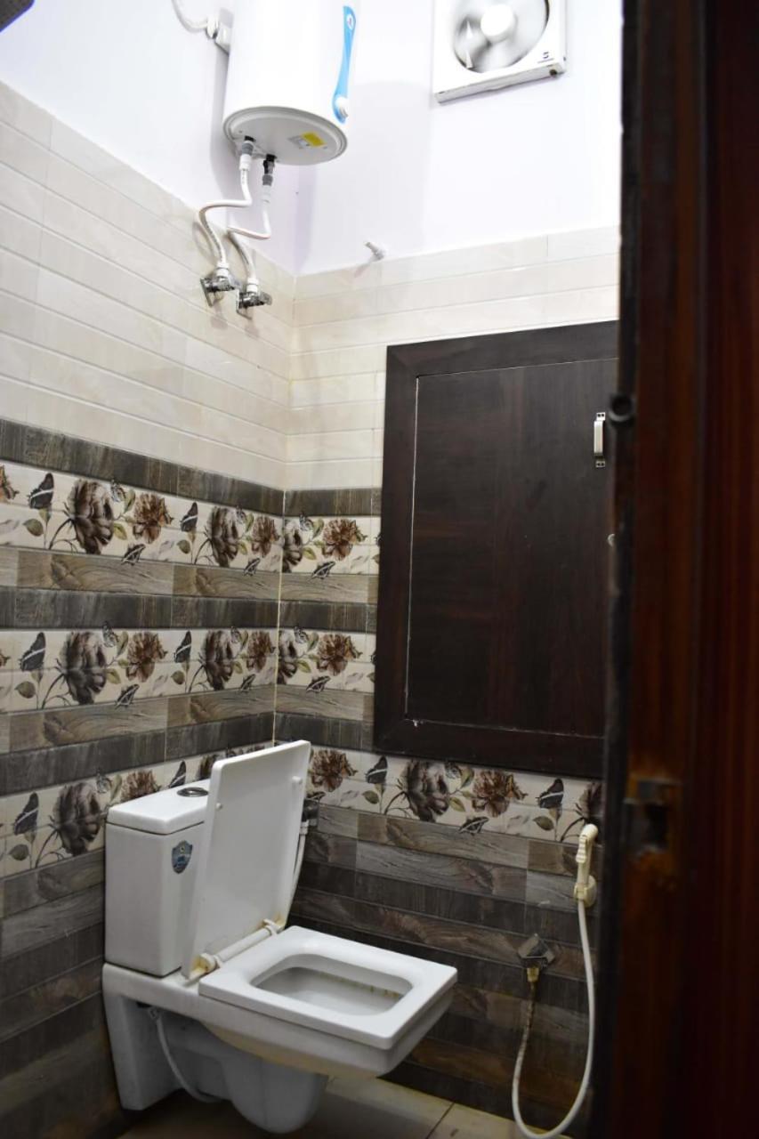 Hotel Rudra Residency Near Railway Station Mathura Eksteriør bilde