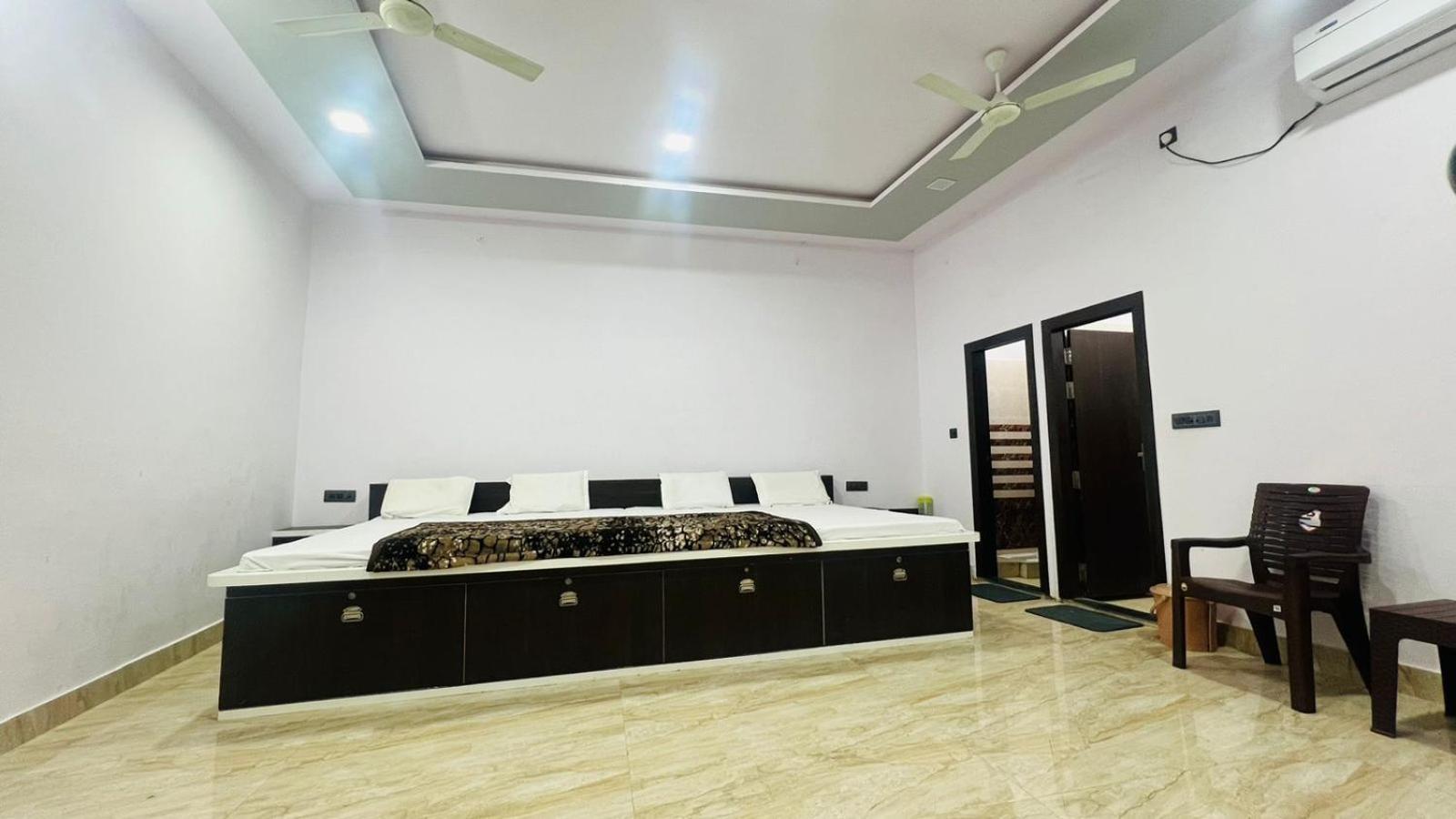 Hotel Rudra Residency Near Railway Station Mathura Eksteriør bilde