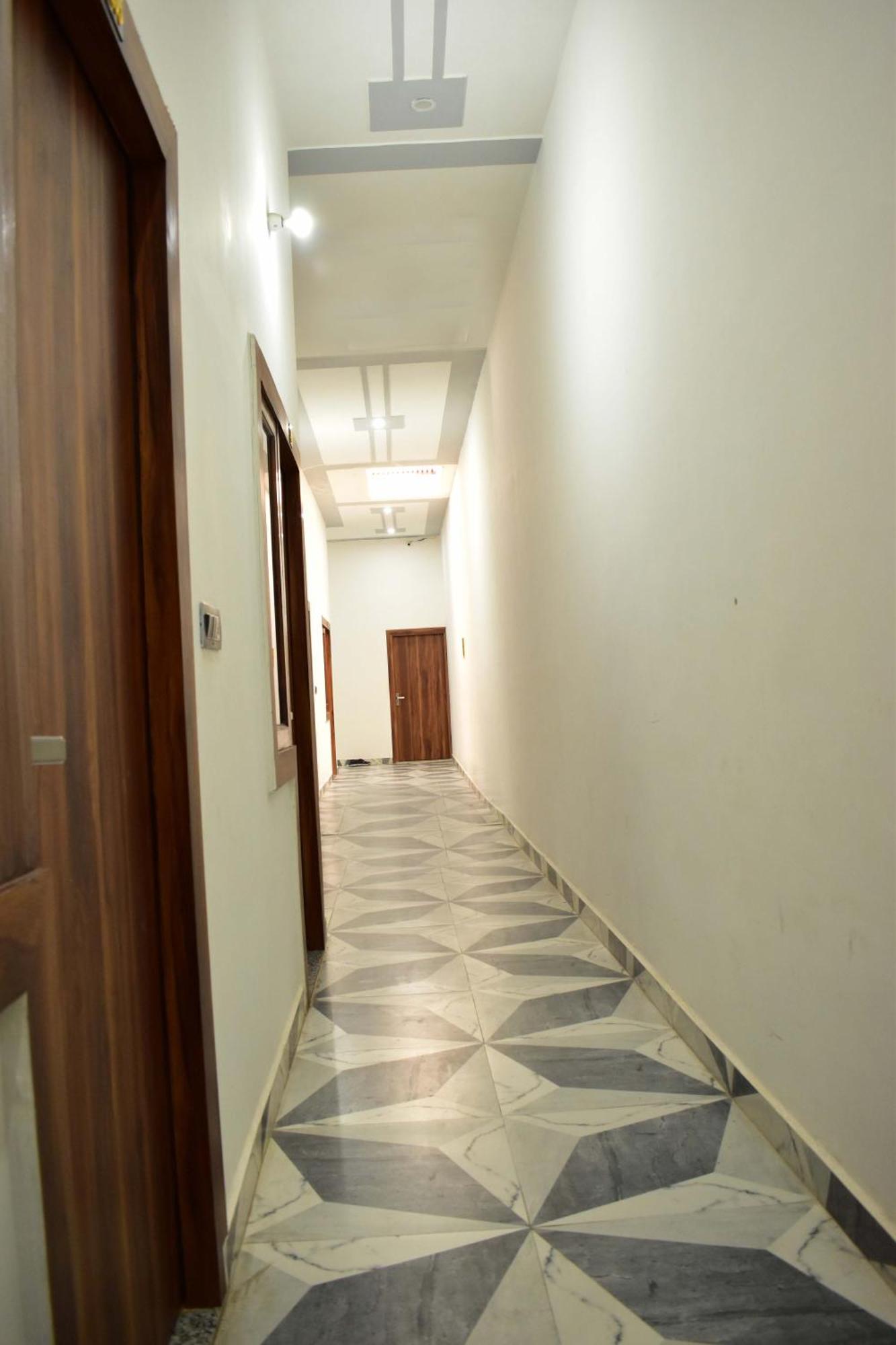 Hotel Rudra Residency Near Railway Station Mathura Eksteriør bilde