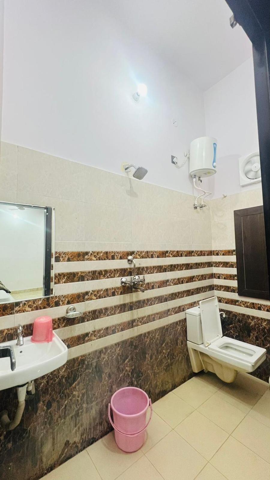 Hotel Rudra Residency Near Railway Station Mathura Eksteriør bilde