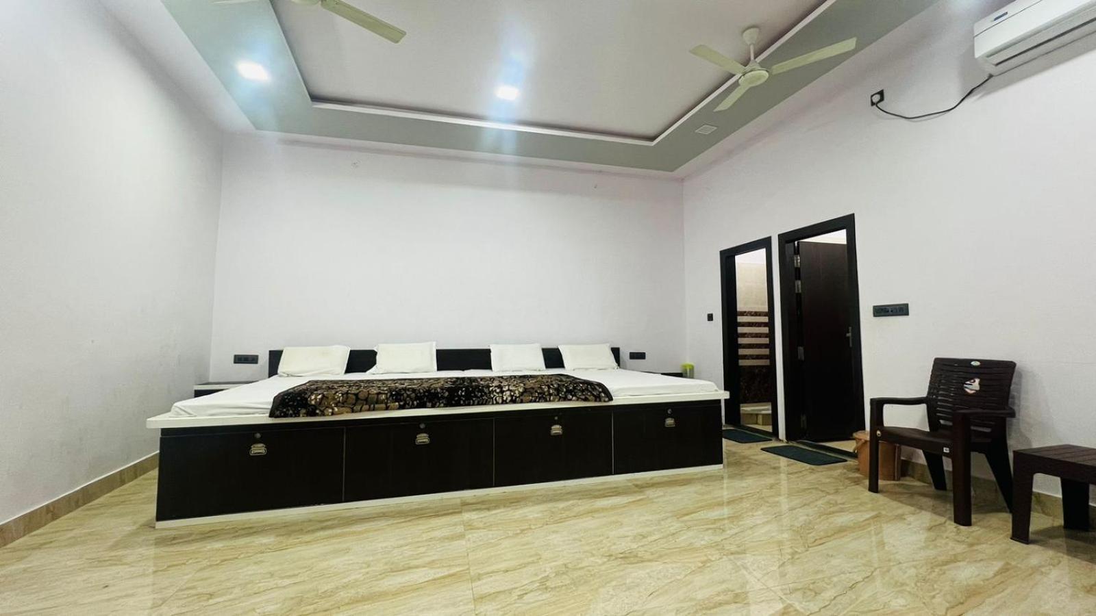 Hotel Rudra Residency Near Railway Station Mathura Eksteriør bilde