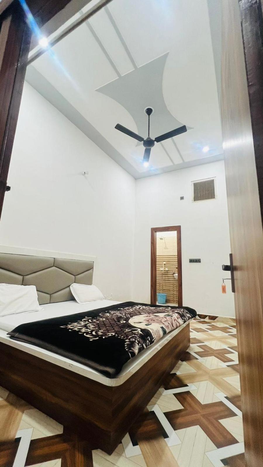 Hotel Rudra Residency Near Railway Station Mathura Eksteriør bilde