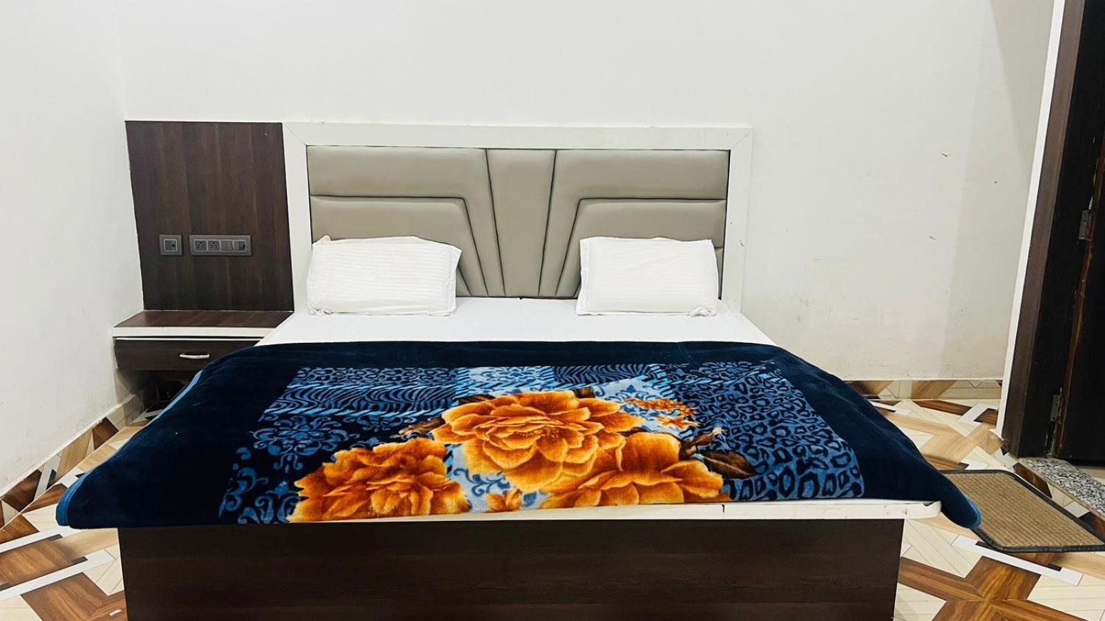 Hotel Rudra Residency Near Railway Station Mathura Eksteriør bilde