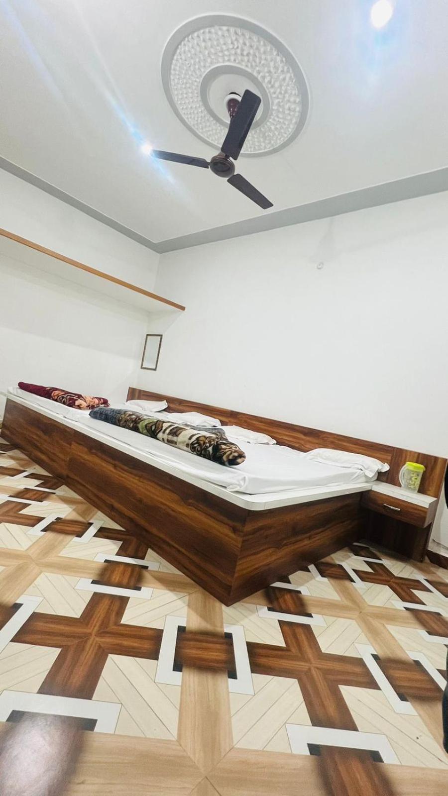Hotel Rudra Residency Near Railway Station Mathura Eksteriør bilde