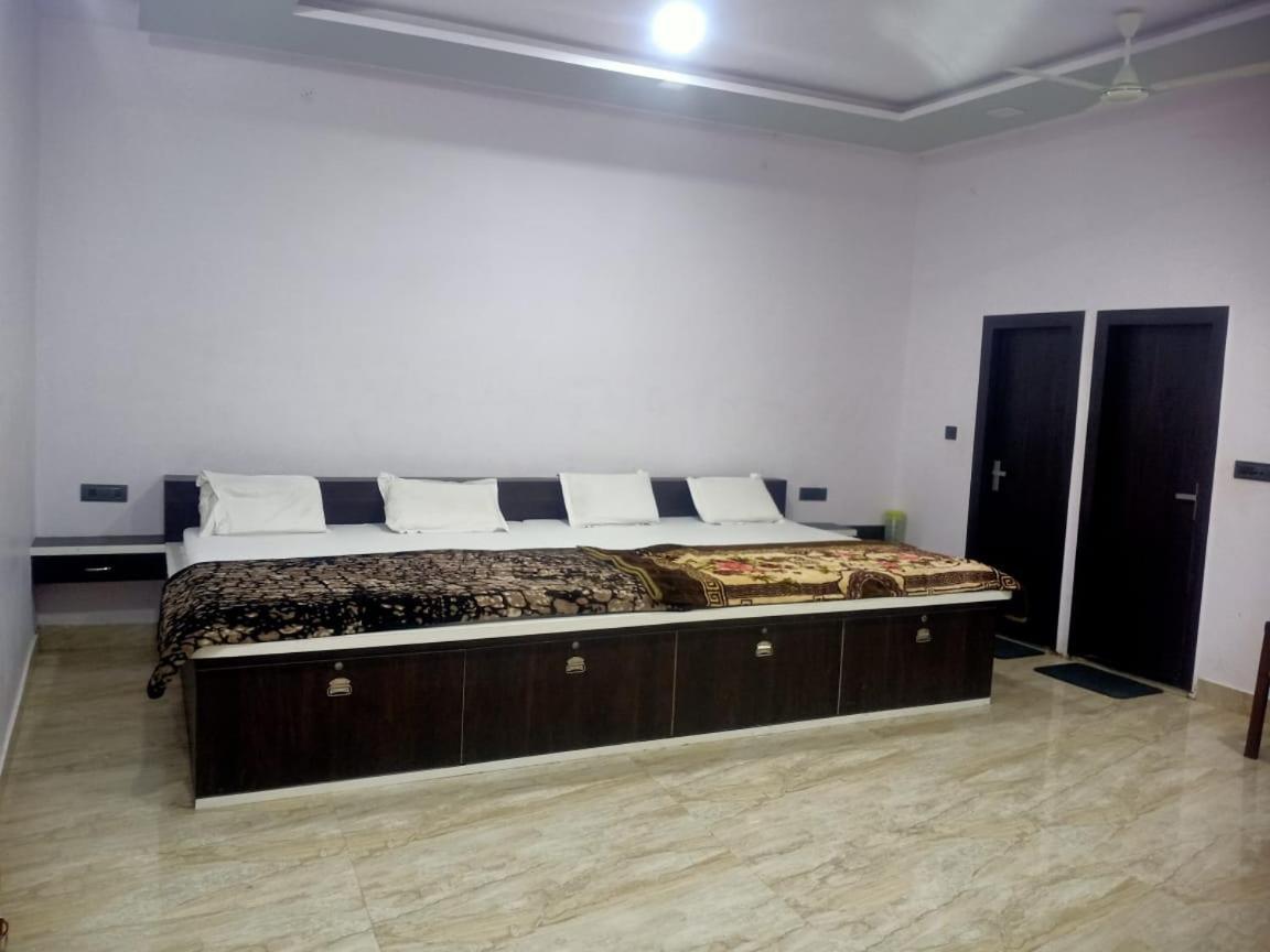 Hotel Rudra Residency Near Railway Station Mathura Eksteriør bilde