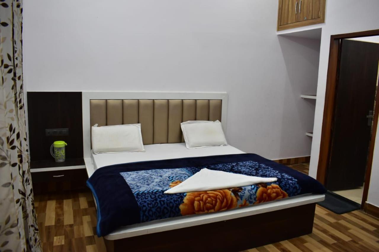 Hotel Rudra Residency Near Railway Station Mathura Eksteriør bilde