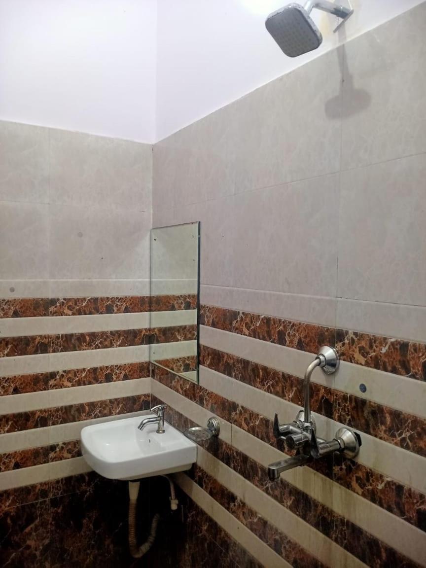 Hotel Rudra Residency Near Railway Station Mathura Eksteriør bilde