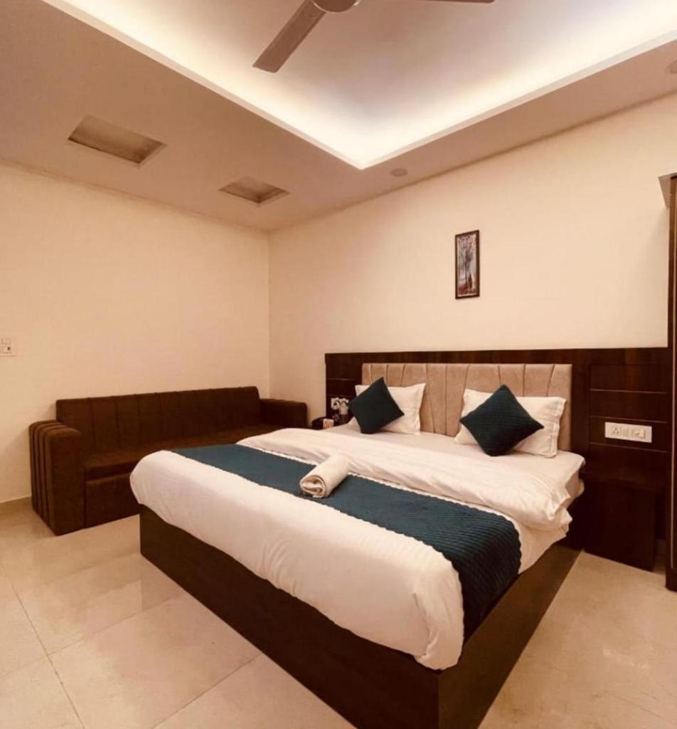 Hotel Rudra Residency Near Railway Station Mathura Eksteriør bilde